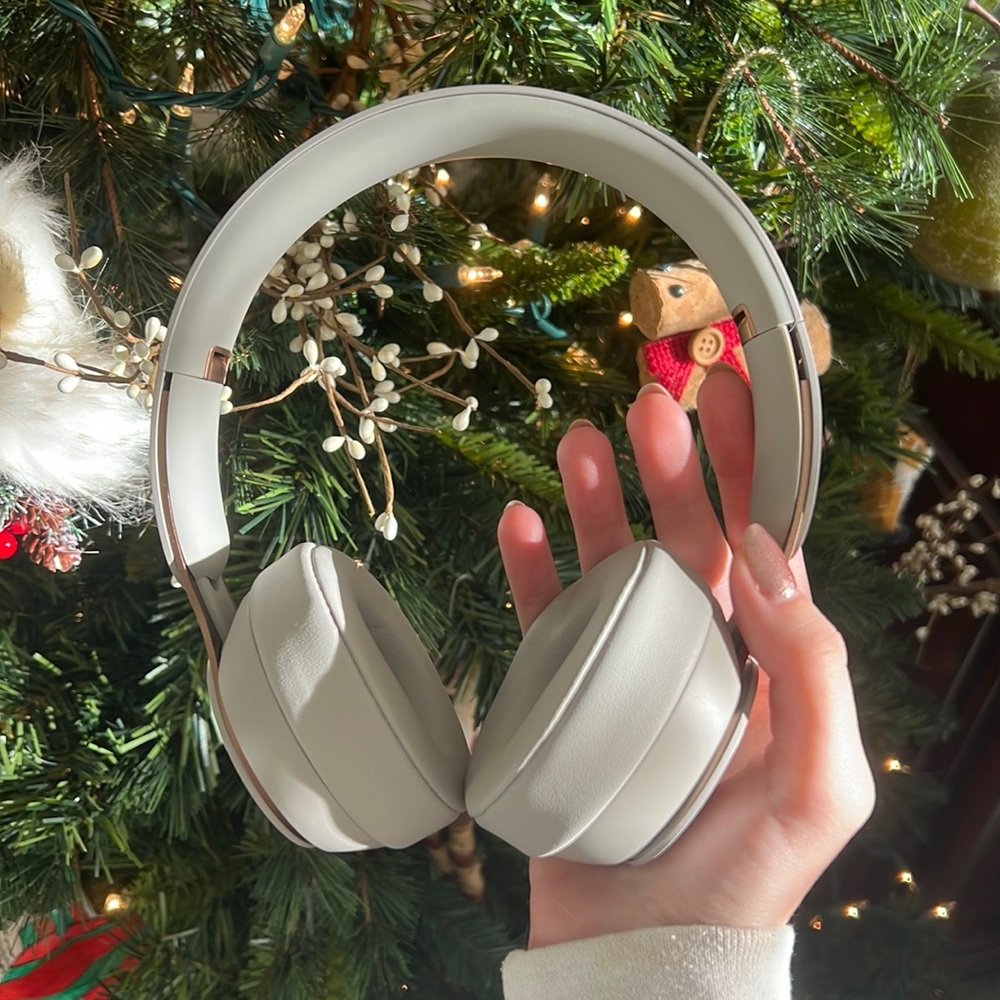Taupe Beats Solo Pro Headphones Noise-Cancelling Headphones (discontinued)
